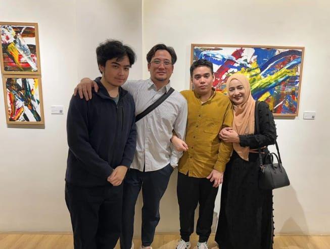 7 Potret Pameran Tengku Omar, Anak Cindy Fatikasari yang Berbakat