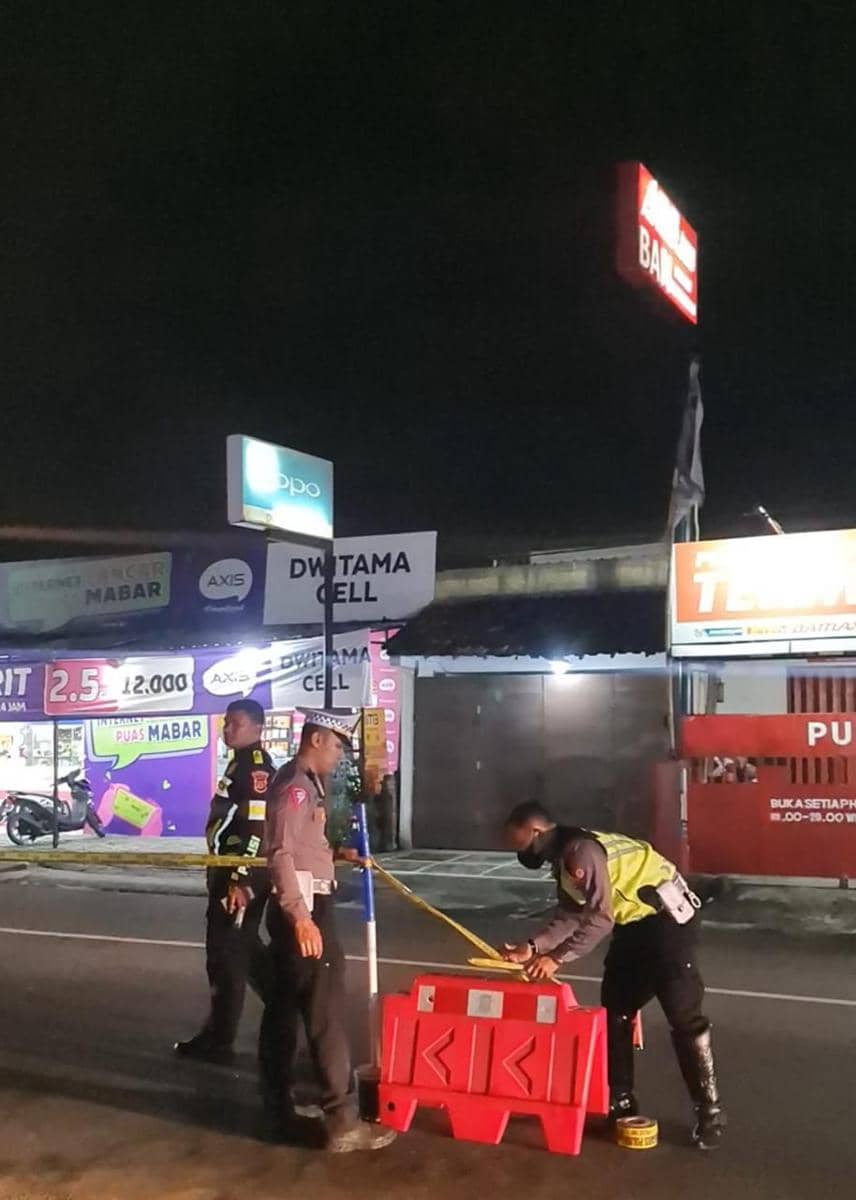 Ilustrasi petugas kepolisian melakukan rekayasa lalu lintas.(Dok.Polres Bantul)