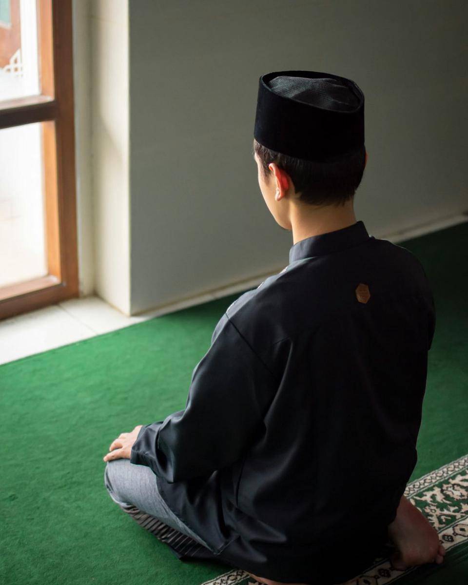 Ilustrasi gerakan salat (unsplash.com/Masjid Pogung Dalangan)