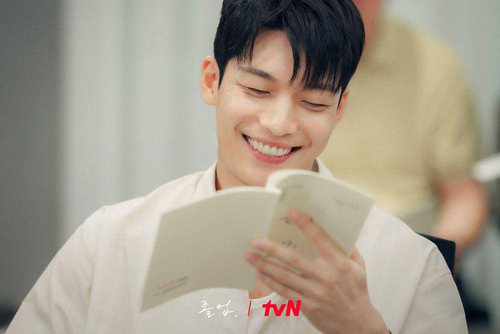Wi Ha Joon di script reading drama The Midnight Romance in Hagwon (instagram.com/tvn_drama)