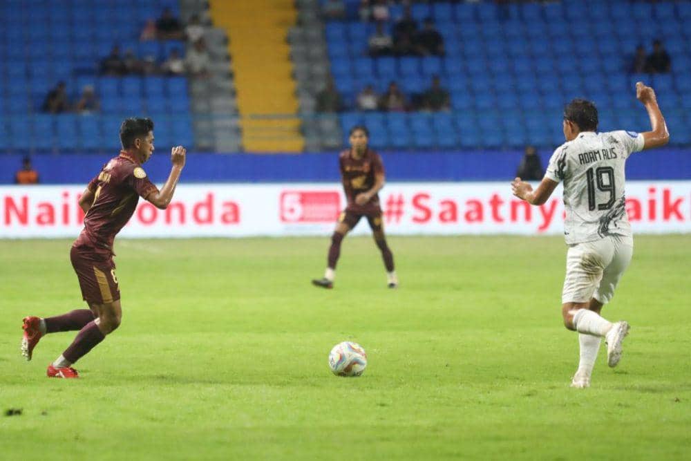 Salah satu momen pertandingan pekan ke-30 BRI Liga 1 2023/24 antara PSM Makassar melawan Borneo FC Samarinda yang berlangsung di Stadion Batakan Balikpapan, Jumat 29 Maret 2024. (Dok. Ofisial PSM Makassar/Agung Dewantara)