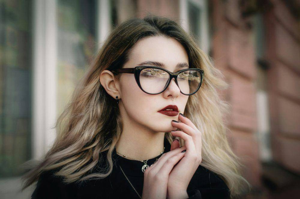 ilustrasi berhenti menaruh ekspektasi tinggi (unsplash.com/Vitaliy Shevchenko)
