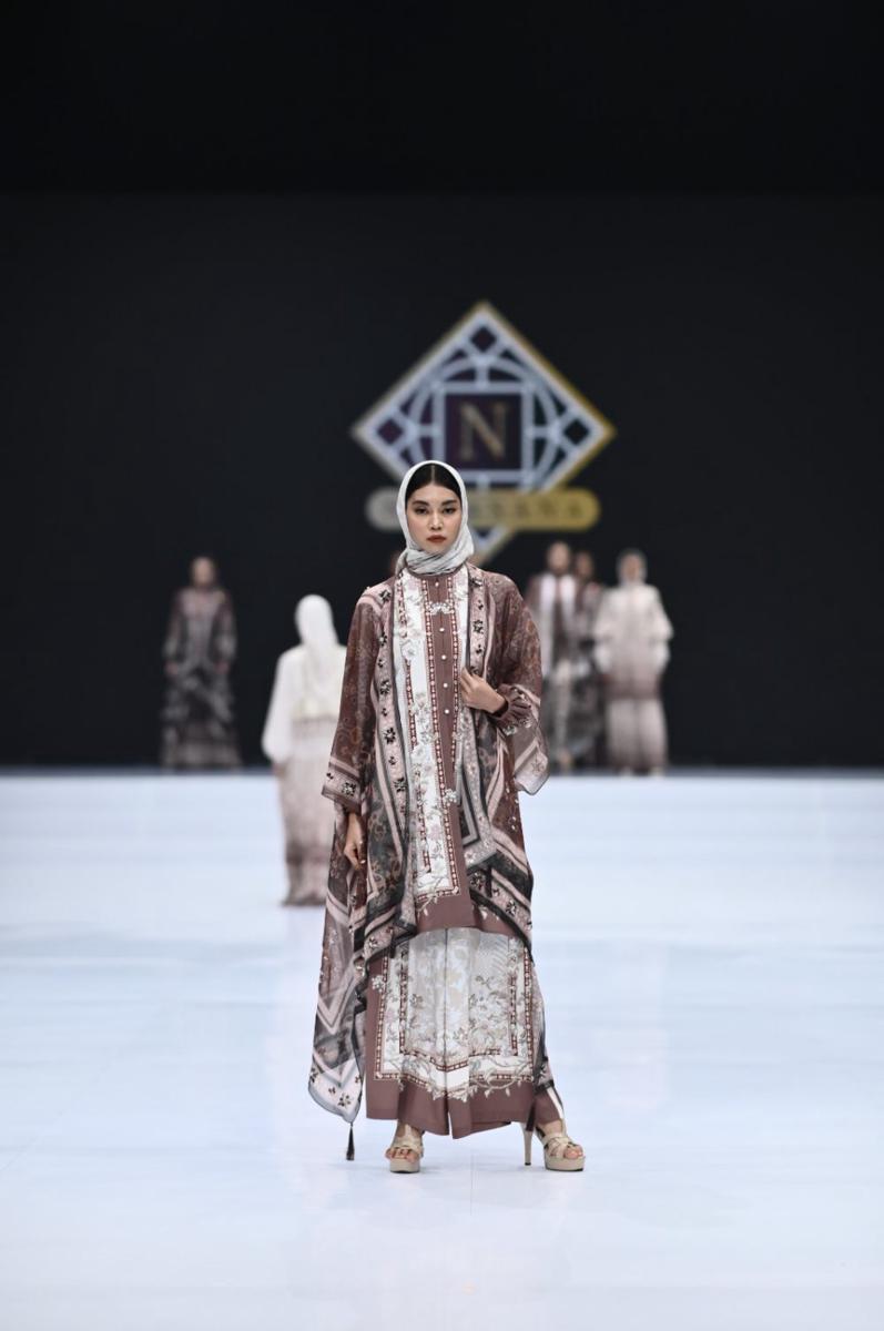 koleksi busana brand lokal di IFW 2024 hari pertama (dok.Nawasana)