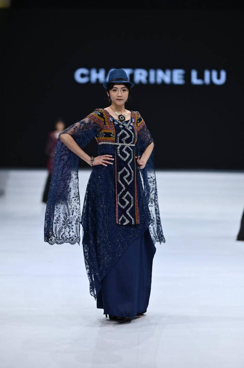 koleksi baju etnik modern di IFW 2024 (dok.Chatrine Liu)