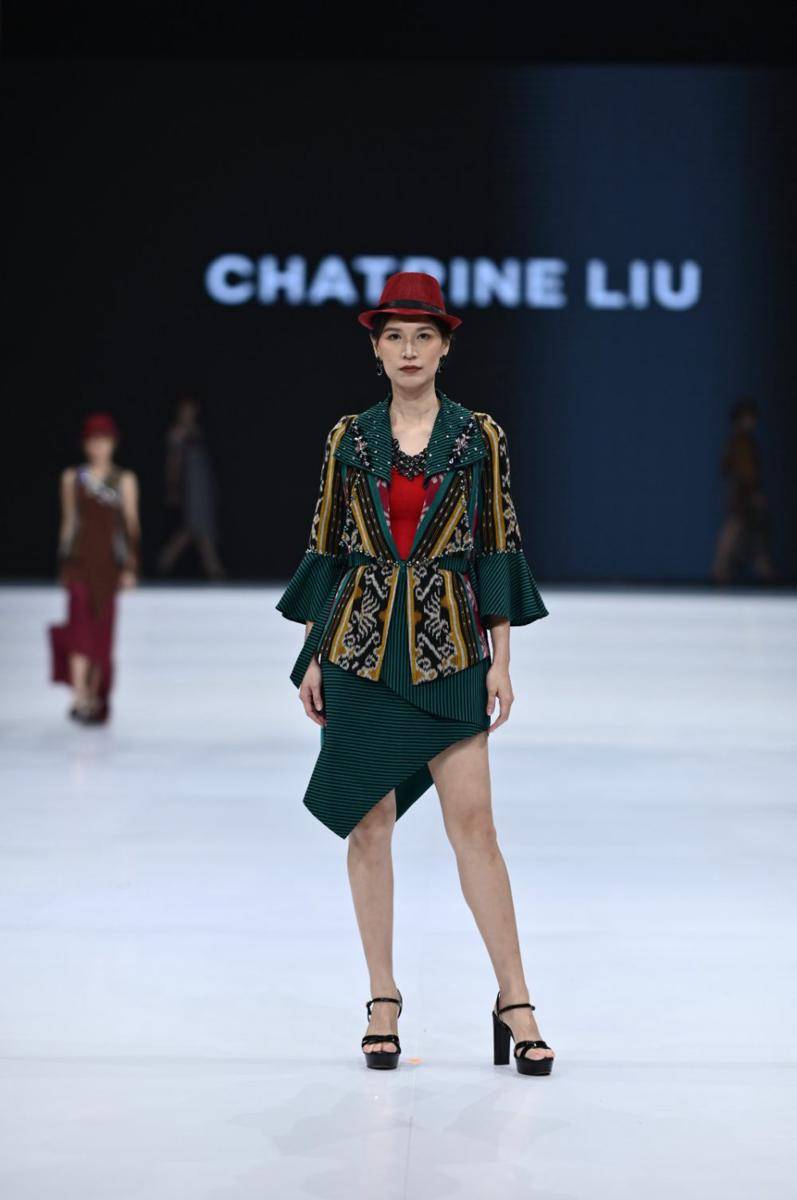 koleksi baju etnik modern di IFW 2024 (dok.Chatrine Liu)
