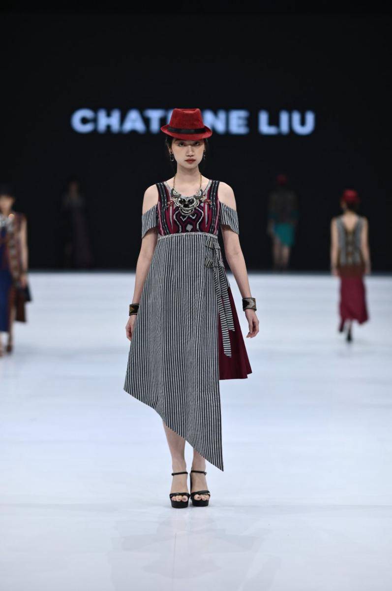 koleksi baju etnik modern di IFW 2024 (dok.Chatrine Liu)