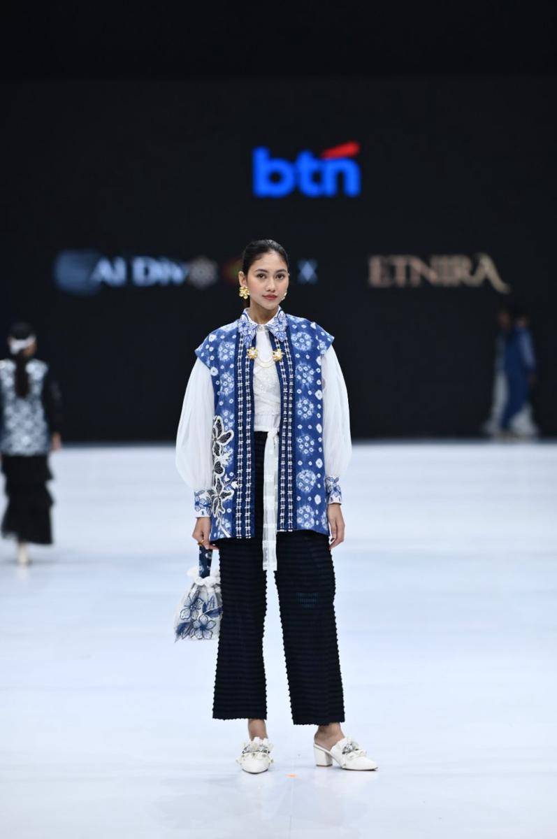 koleksi baju etnik modern di IFW 2024 (dok.Aldivo X Etnira)