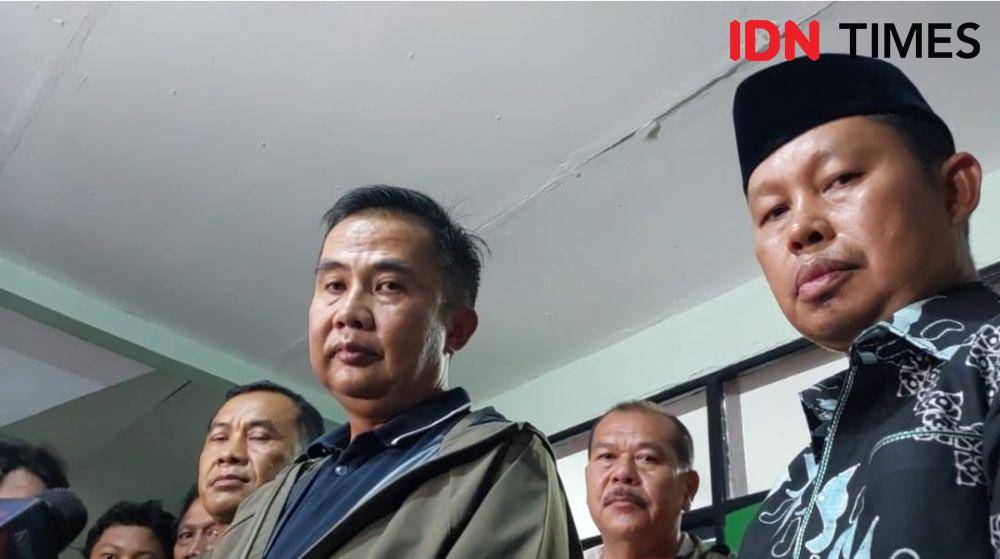 Pj Gubernur Jawa Barat, Bey Machmudin ketika berada di Gudang Amunisi Daerah Kodam Jaya pada Sabtu, 30 Maret 2024. (IDN Times/Santi Dewi)