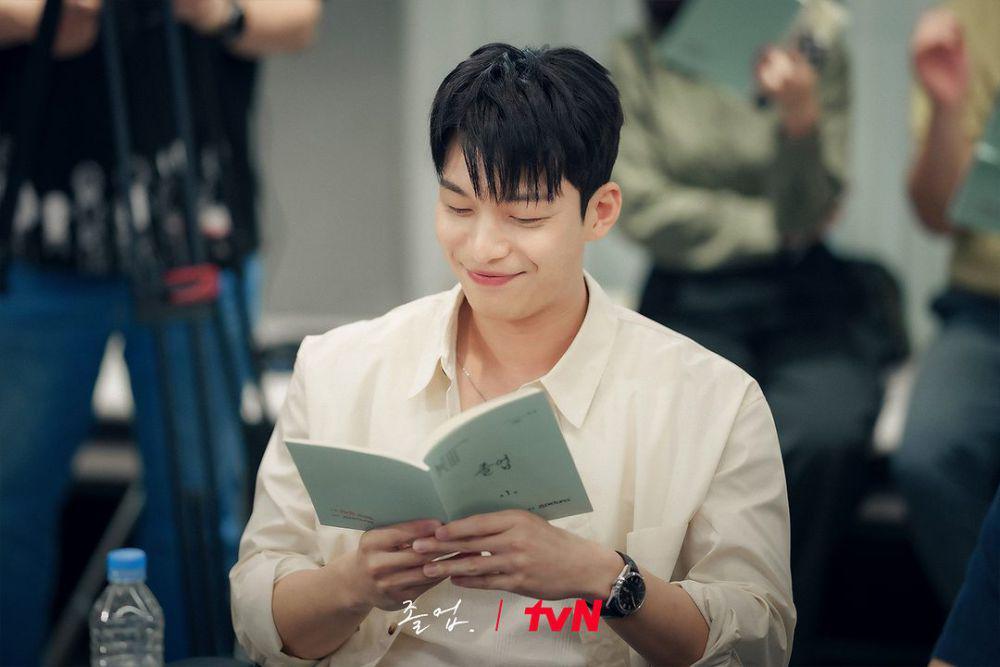 8 Fakta Peran Wi Ha Joon di Drakor Midnight Romance in Hagwon