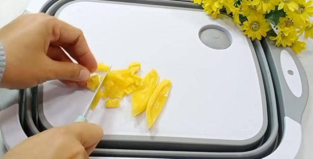 ilustrasi memotong buah nangka (youtube.com/Resep Erlita)