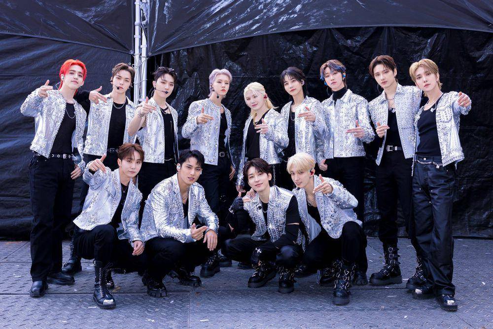 SEVENTEEN (twitter.com/pledis_17)