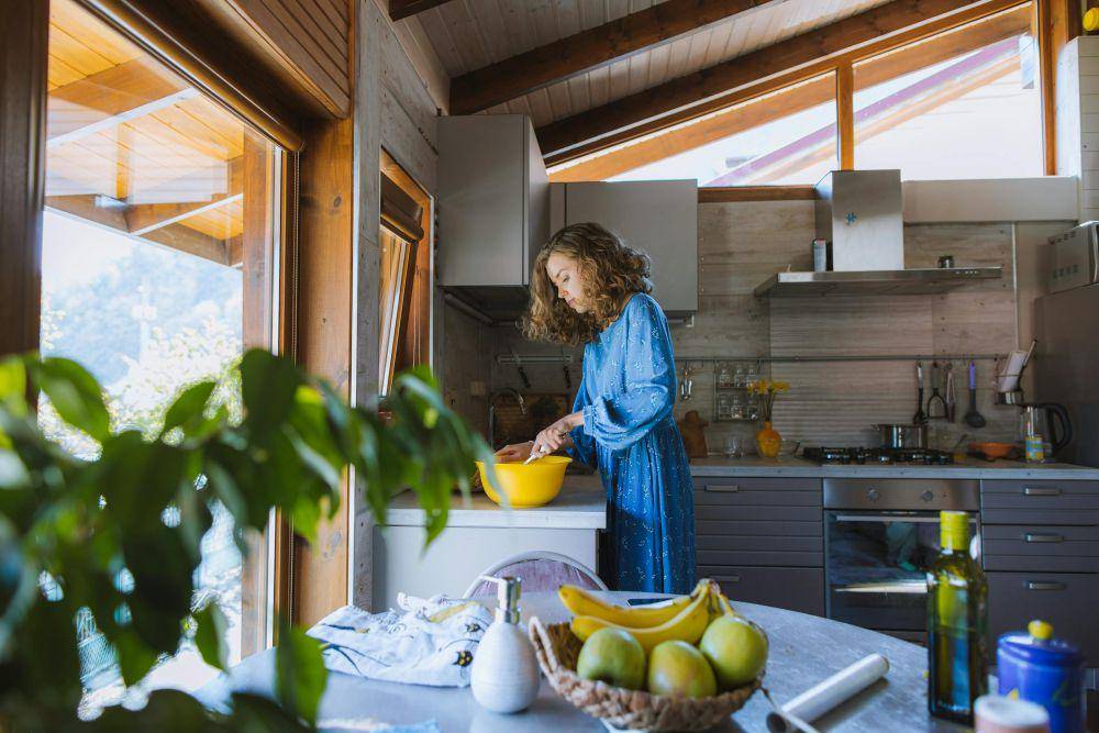 memasak di rumah (pexels.com/Anastasia Shuraeva)
