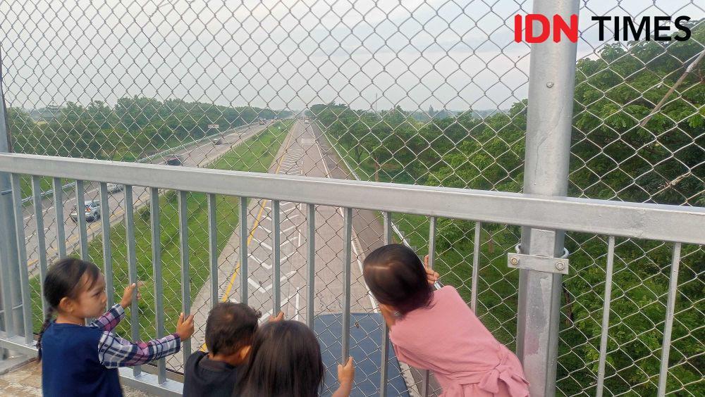 [FOTO] Saat Flayover Tol Cipali Majalengka Jadi Lokasi Ngabuburit