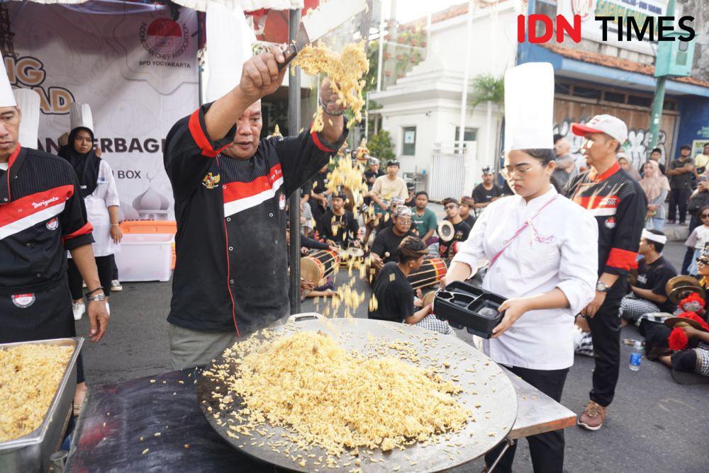 Puluhan Chef Buat 1.500 Porsi Nasi Kebuli di Kawasan Tugu Jogja