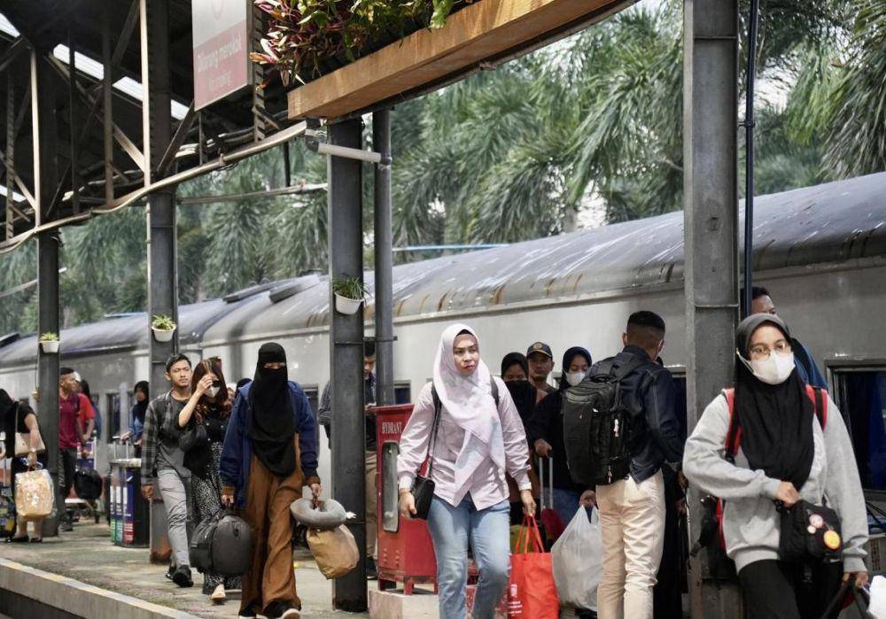 Suasana mudik di Stasiun Tanjung Karang. (Dok. KAI Divre IV Tanjungkarang)