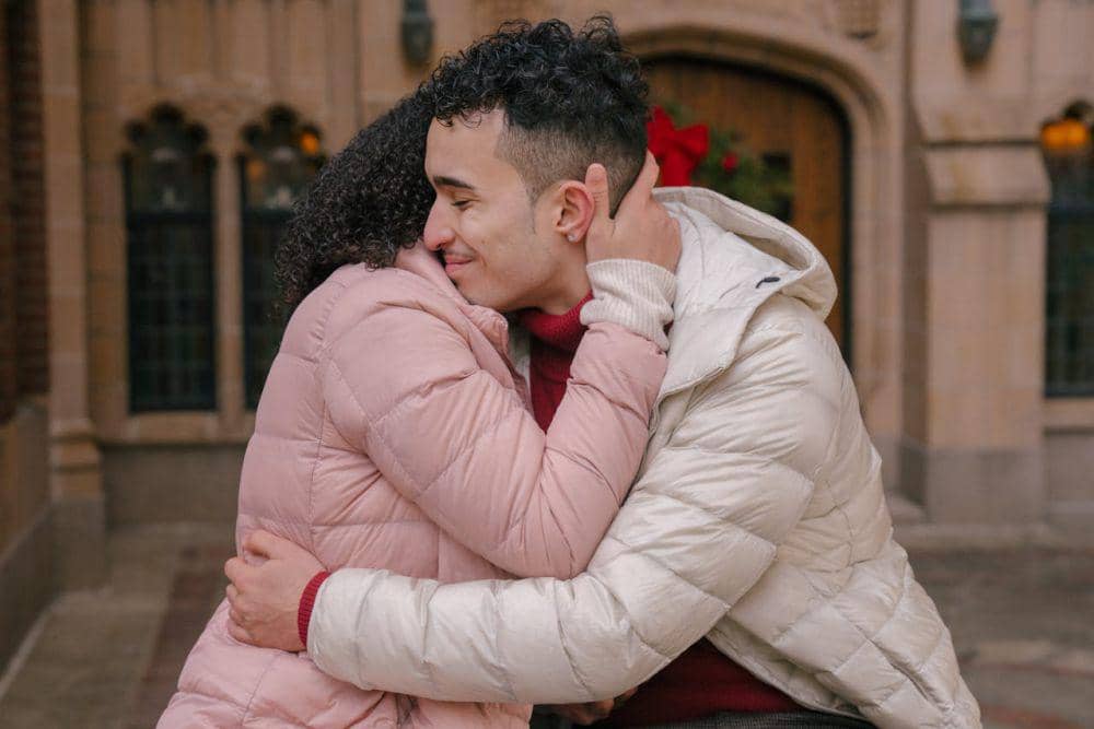 Ilustrasi pasangan romantis. (Pexels.com/Budgeron Bach)