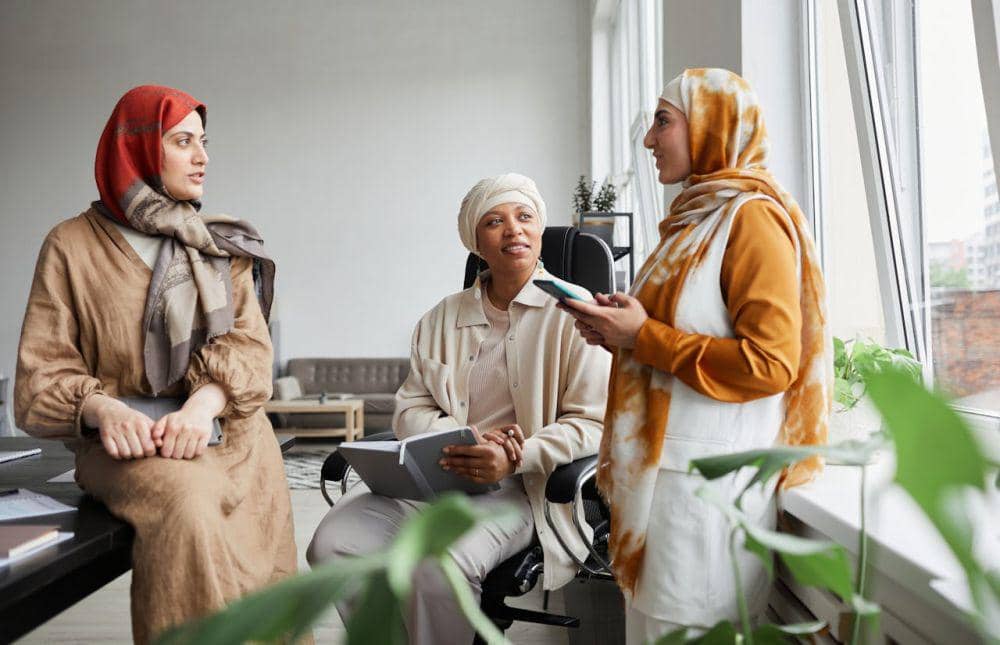 ilustrasi  berdiskusi membuat rencana bukber (pexels.com/Cedric Fauntleroy)