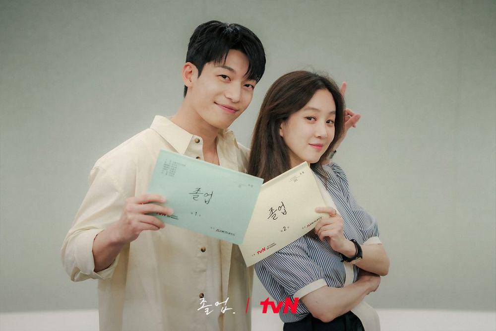 Wi Ha Joon dan Jung Ryeo Won di script reading drama The Midnight Romance in Hagwon (instagram.com/tvn_drama)