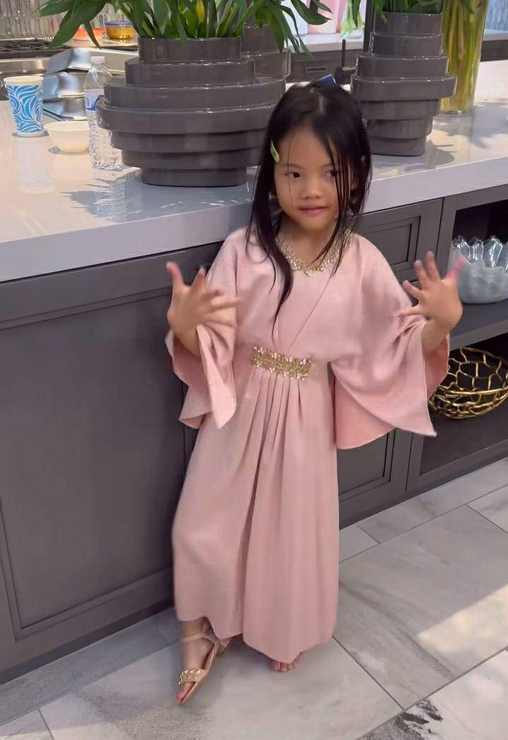potret Farah Quinn gelar bukber di rumah (instagram.com/farahquinnofficial)