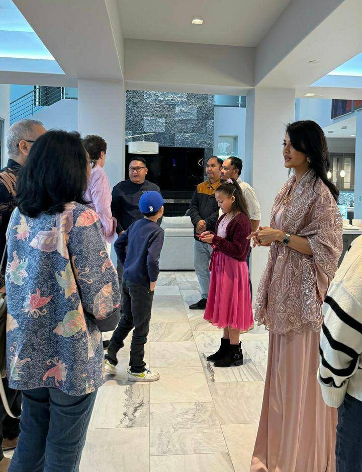potret Farah Quinn gelar bukber di rumah (instagram.com/farahquinnofficial)