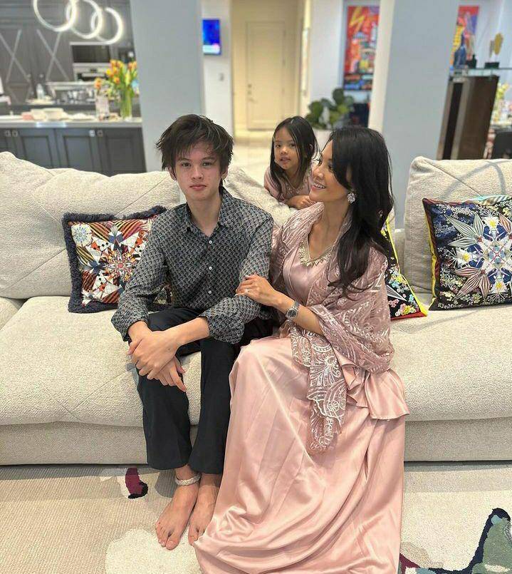 potret Farah Quinn gelar bukber di rumah (instagram.com/farahquinnofficial)