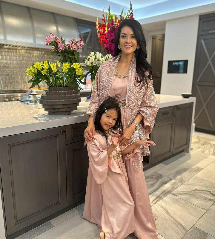 potret Farah Quinn gelar bukber di rumah (instagram.com/farahquinnofficial)