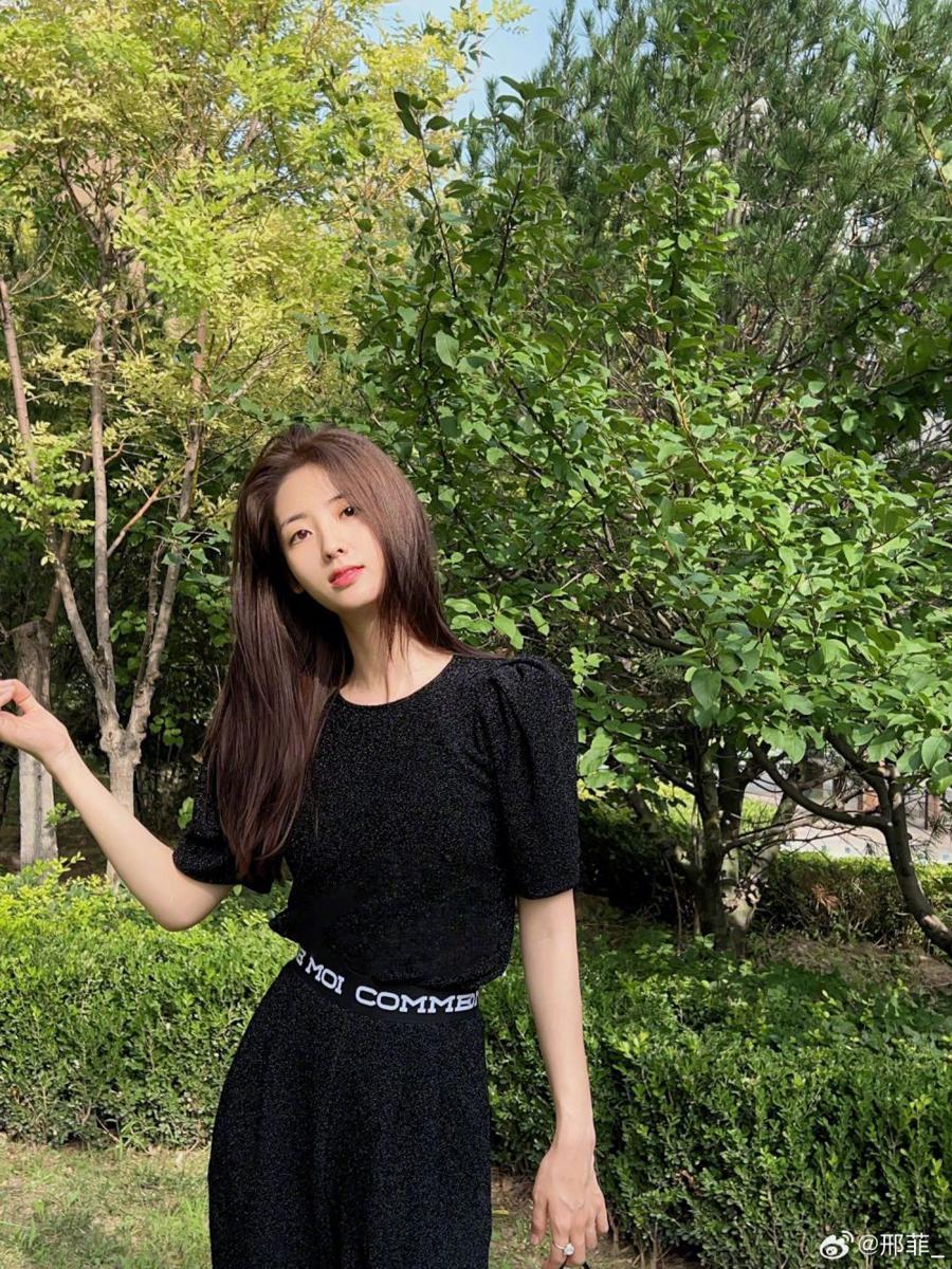 Xing Fei (weibo.com/邢菲_)