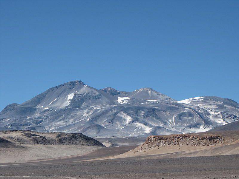 beberapa bagian puncak dari Nevado Ojos del Salado (commons.wikimedia.org/sergejf)