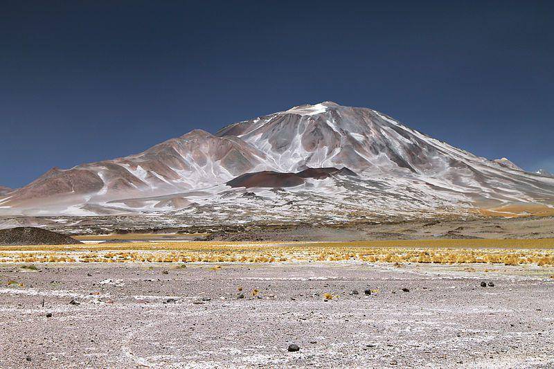 potret Nevado de Incahuasi dari wilayah Argentina (commons.wikimedia.org/Gino Lucas Turra)