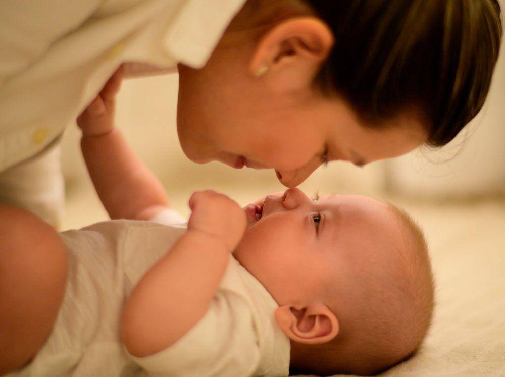 ilustrasi mengasuh anak (unsplash.com/Ana Tablas)