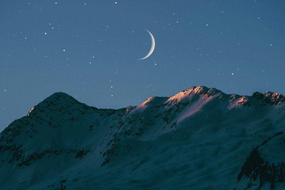 ilustrasi Bulan saat fase sabit tua. (unsplash.com/Benjamin Voros)