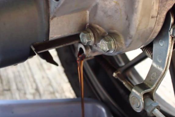 Ganti Oli Gardan Motor Idealnya Berapa KM? Ini Penjelasannya