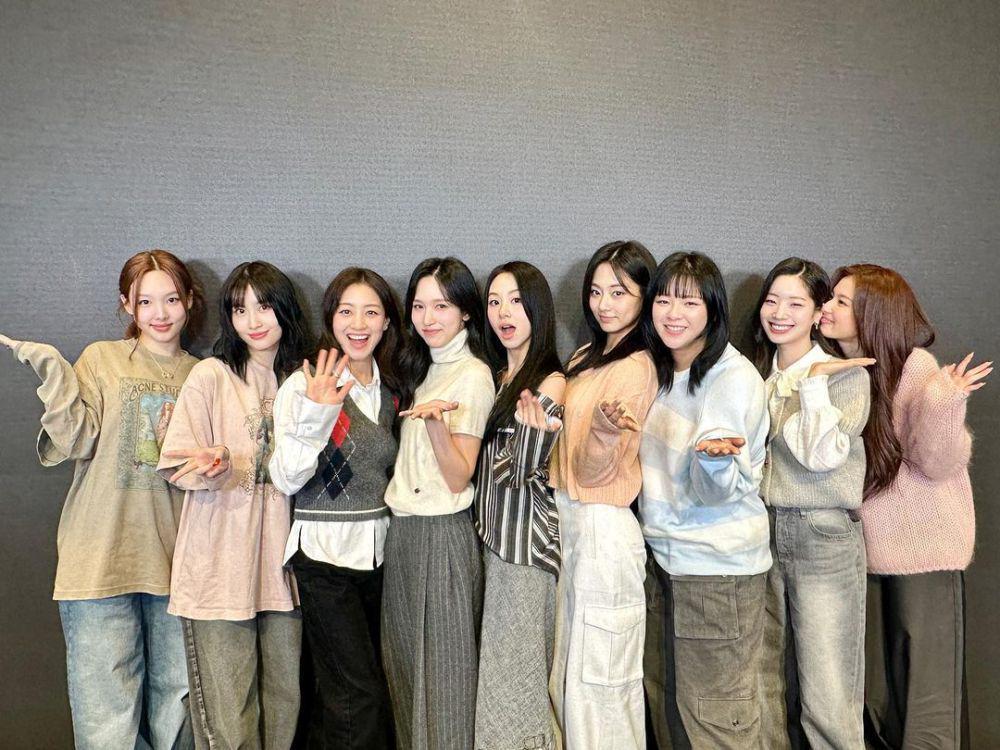 9 Referensi Outfit Mudik ala Member TWICE, Nyaman tapi Tetap Staylish!