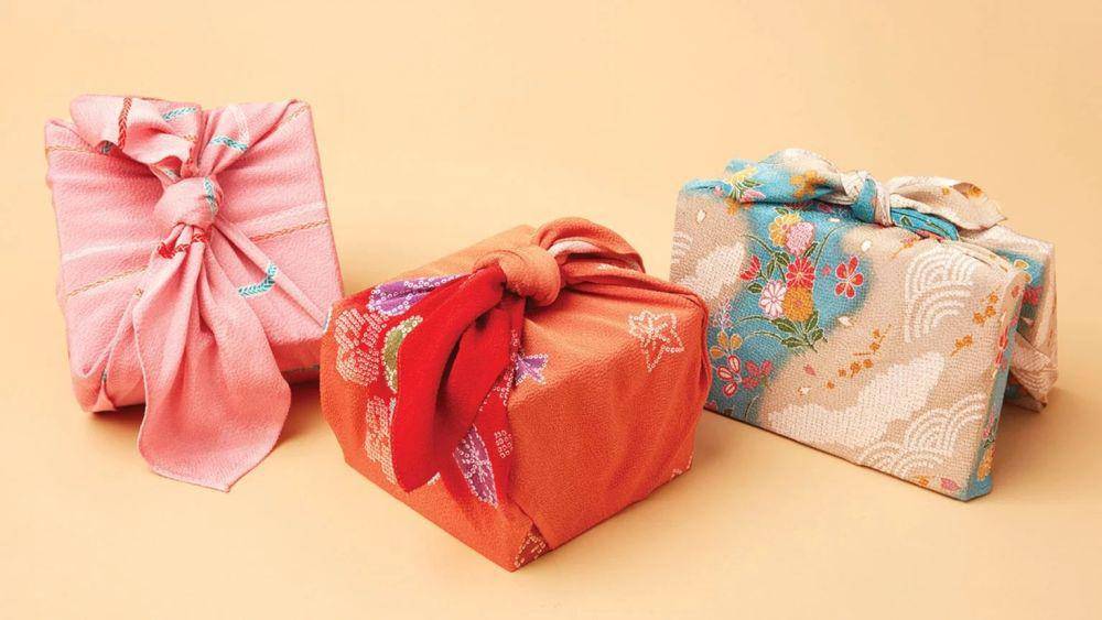 Seni membungkus dengan kain (chatelaine.com)