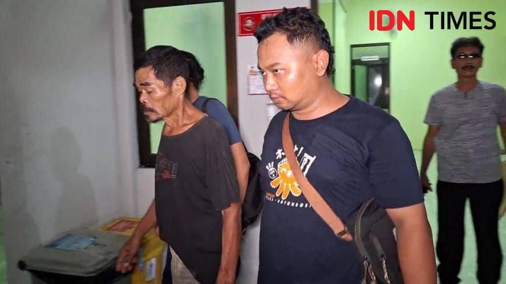 Parsi pelaku pembunuhan istrinya sendiri warga Desa Bringin, Kecamatan Bringin, Kabupaten Ngawi saat digelandang polisi. IDN Times/ Riyanto.