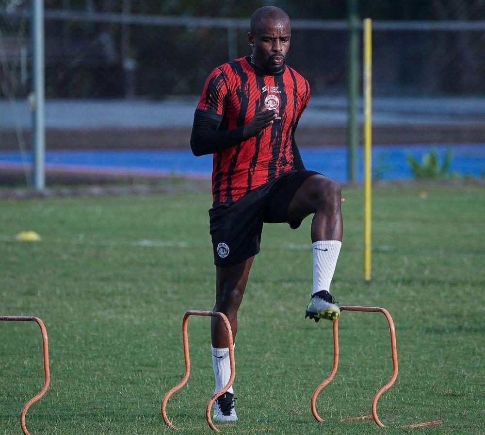 Pemain Arema FC, Greg Nwokolo saat melaksanakan latihan. (Dok. Media Officer Arema FC)