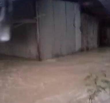 Banjir bandang terjang Desa Kenongorejo, Kecamatan Pilangkenceng, Kabupaten Madiun Jawa Timur. Akibtanya 53 rumah dilaporkan rusak ringan hingga berat. IDN Times/ Istimewa