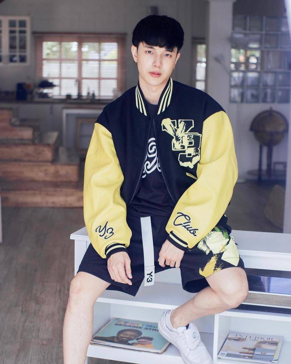 mix and match outer ala Kay Lertsittichai (instagram.com/kayavine)