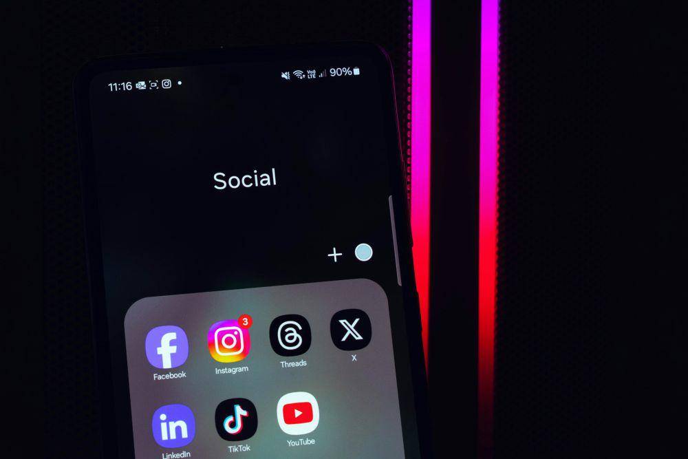 ilustrasi media sosial. (unsplash.com/Panos Sakalakis)