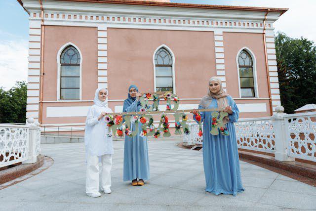 5 Pilihan Warna Baju Lebaran Bagi Kamu yang Berkulit Kuning Langsat