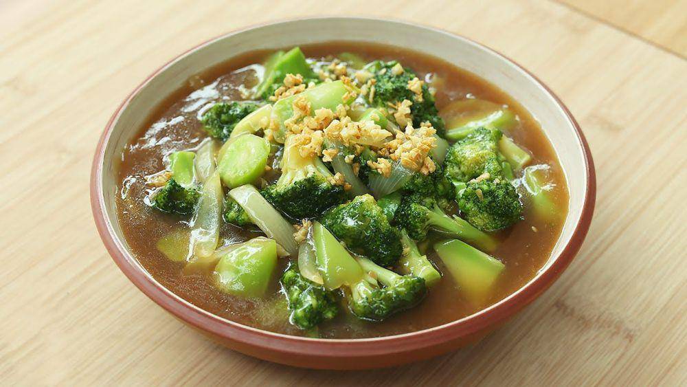 brokoli saus tiram dan tim telur (YouTube.com/Devina Hermawan)