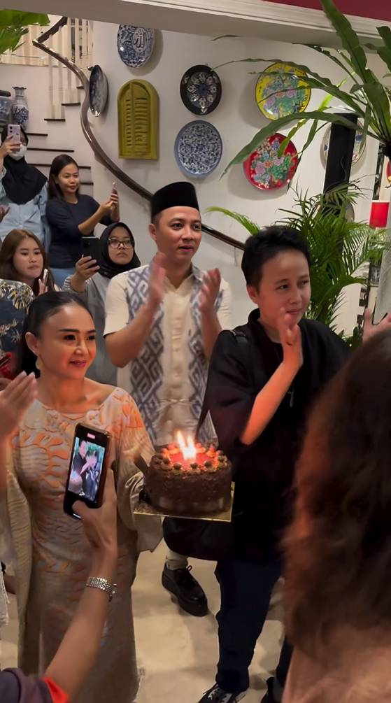 potret Yuni Shara bukber dengan para penyanyi legendaris (instagram.com/yunishara36)