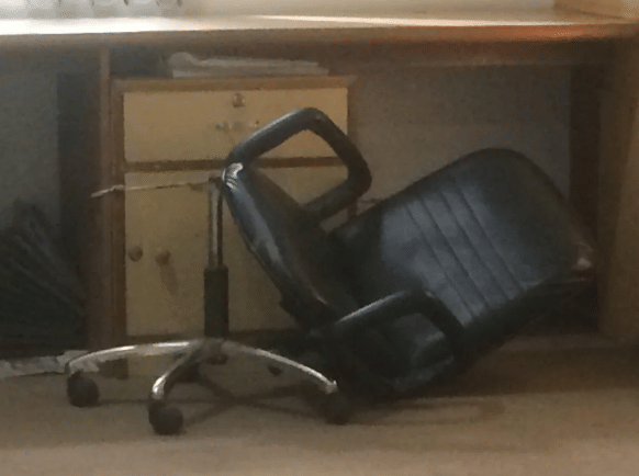 potret kursi terlihat capek (reddit.com/pranjwol123)