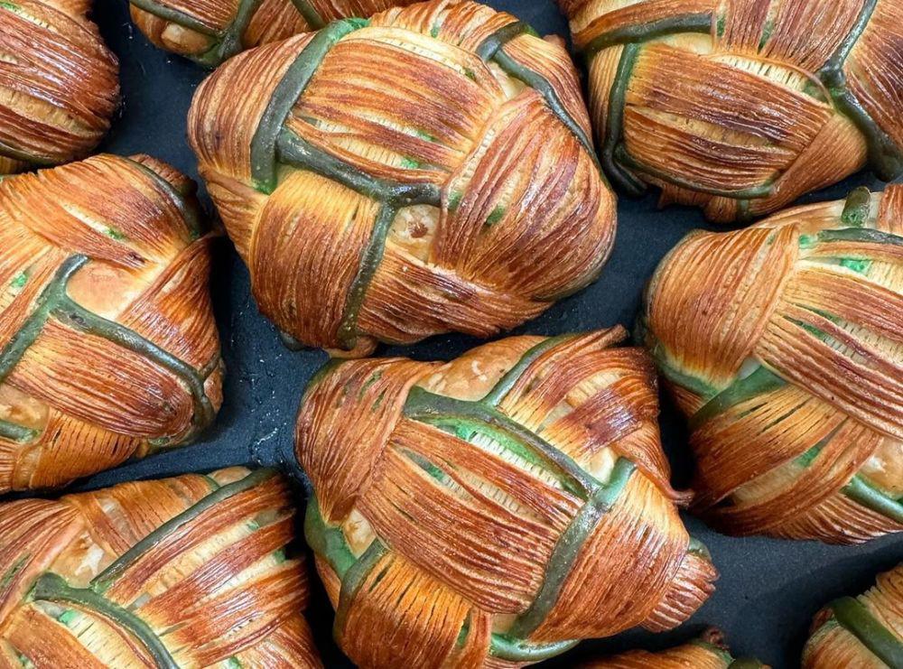 Sekte Baru Croipat, Croissant Ketupat Isi Rendang