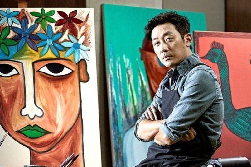 9 Artis Korea yang Jago Melukis, Multitalenta Semua Nih!