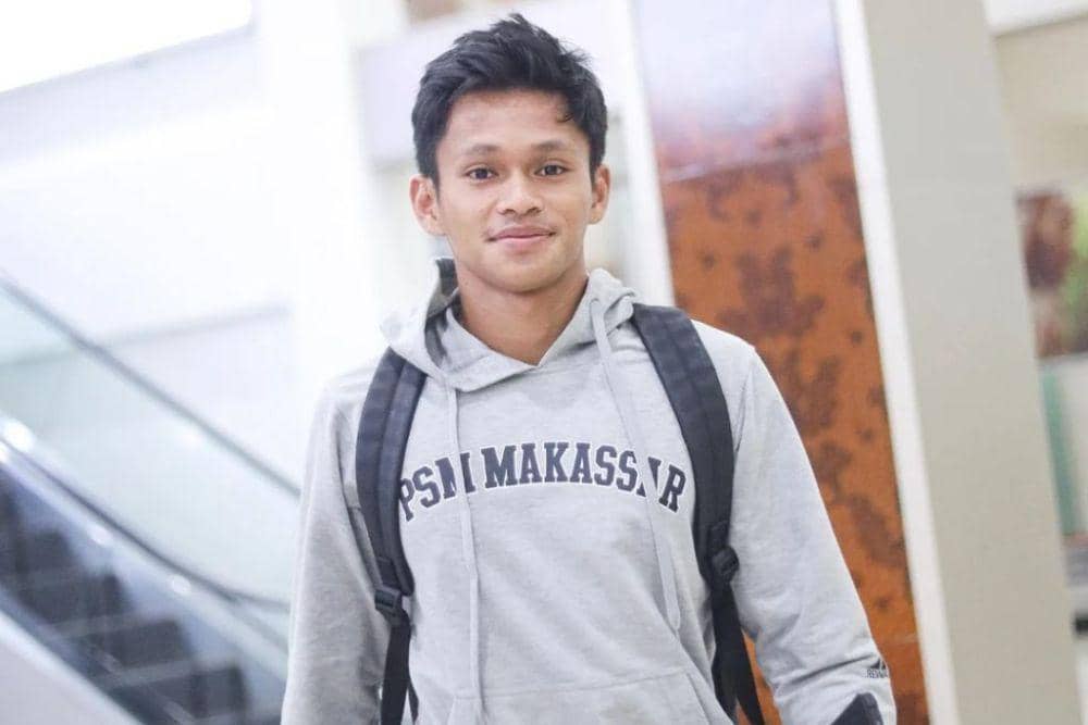 Winger PSM Makassar, Dzaky Asraf, saat tiba di Surakarta bersama tim pada Maret 2024. (Instagram.com/psm_makassar)