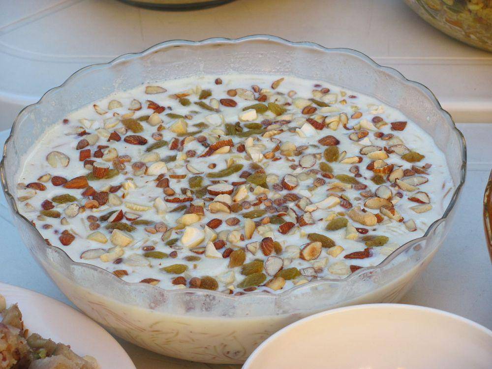 ilustrasi seviyan kheer dalam mangkuk besar (commons.m.wikimedia.org/Dipanjan nath)