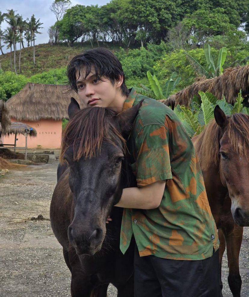 potret Bright Vachirawit liburan di Pulau Sumba (instagram.com/bbrightvc)