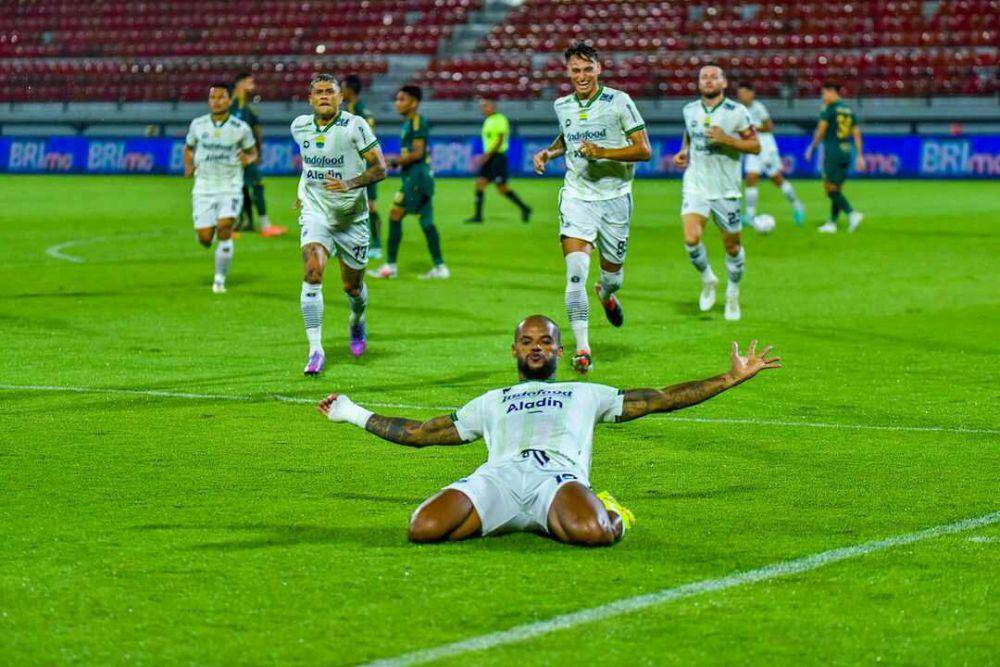 David Da Silva melangsungkan selebrasi usai mencetak gol ke gawang lawan (instagram.com/daviddasilva14)