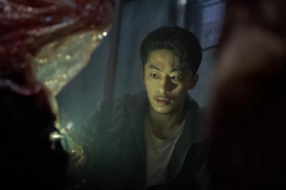 8 Kemalangan Kang Woo di Parasyte: The Grey, Kehilangan Orang Terdekat